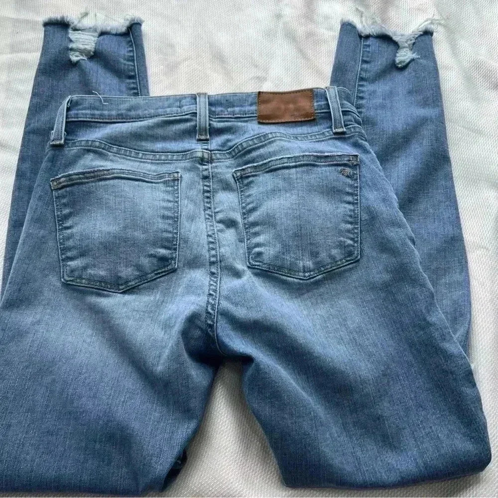 Madewell 9" High-Rise Skinny Jeans in Ontario Wash: Distressed-Hem Editi… - Picture 9 of 10